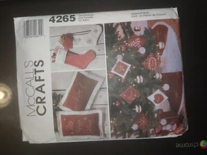 McCall's Pattern Crafts 4265 un sobre rojo sin cortar blanco navidad - Imagen 1 de 2