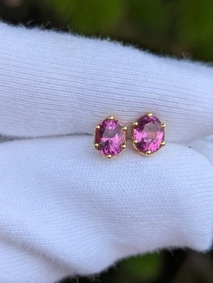 Brincos de ouro amarelo 18 quilates com tachas de ametista - Imagem 1 de 4