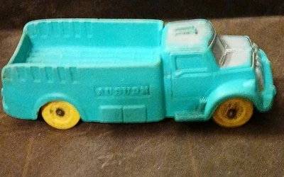 Коллекционная игрушка резиновый грузовик - Auburn зеленый с желтыми шинами - Изображение 1 из 4