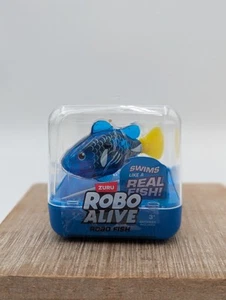 Zuru ROBO FISH Robo Alive Blue Color Changing Water Activated Fish Toy NEW - Picture 1 of 1