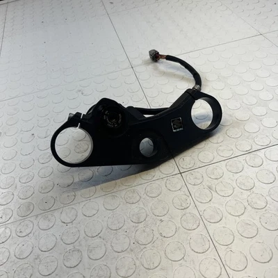 2007-2008 SUZUKI GSXR 1000 OEM USED UPPER TRIPLE TREE WITH IGNITION NO KEY - Imagem 1 de 4