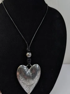 Vintage inspiriert Puffy Herz lange Leder Halskette Anhänger Kunst Handwerk - Bild 1 von 6