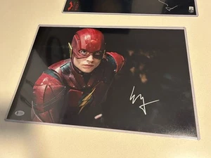 Ezra Miller signiertes Justice League 12x18 Foto Beckett - Bild 1 von 2
