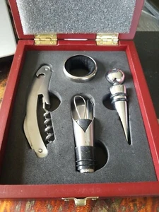 Cavatappi in acciaio inox apribottiglie liscio tappo strumento vino set regalo 4 pezzi - Foto 1 di 4