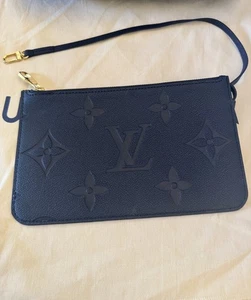 Louis Vuitton Neverfull Blau Empreinte Pochette - Bild 1 von 4