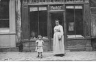 Carte Photo - MOUTHE - Epicerie et mercerie Favrot - Didot Bottin 1912