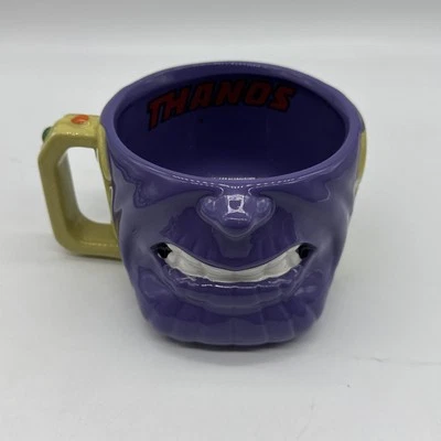 Taza de café "Thanos" media cara Avengers de Zac Designs Foto 1 de 4