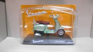 VESPA 2014 LXV GREEN MOTO/BIKE 1:18 SALVAT MAISTO - Imagen 1 de 3