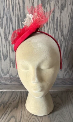 Mujer’s Rojo Lana Fieltro Día de San Valentín Sombrero Fascinador Talla Única Hecho a Mano Foto 1 de 4