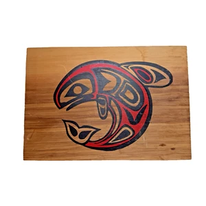 Caja de madera vacía estilo cigarro caja de Juneau Alaska ballena india pintada en la parte superior - Imagen 1 de 8