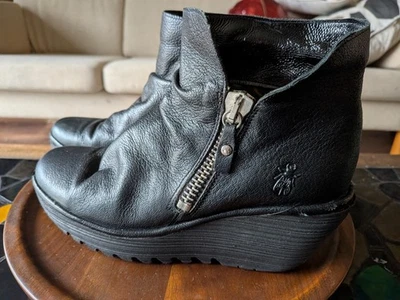 Botines de cuña Fly London de cuero negro para mujer talla 8,9-9 Foto 1 de 4