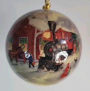 Ornamento de bola grande vintage de papel maché Brian Day 1988 Train At Depot - Imagen 1 de 20