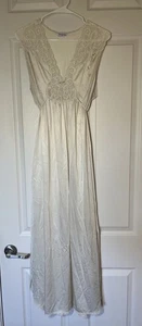 Vintage VANITY FAIR Large Ivory Nylon MAXI Nachthemd Spitze LANG Tie Back - Bild 1 von 4
