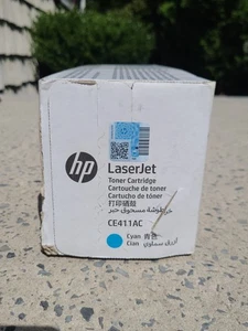HP CE411AC 305A Original Tonerkartusche Cyan LaserJet Pro versiegelt *VERBEULTE BOX* - Bild 1 von 6