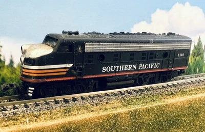 N Scale LIFE-LIKE Southern Pacific EMD F7 Black Widow Diesel Locomotive train SP - Image 1 of 4