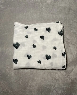 Manta de envoltura Happiest Baby corazones negros muselina blanca algodón Lovey 47"x47" Foto 1 de 4