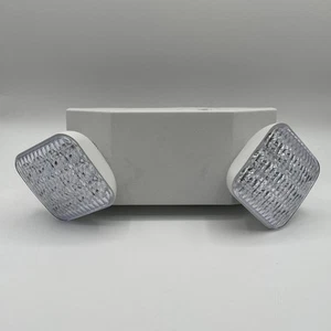 Luz de emergencia LED básica, respaldo de 90 minutos, 120/277V, blanca (EU2C M6) - Imagen 1 de 5