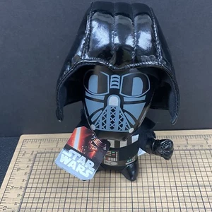 Peluche pequeño de 8 pulgadas Darth Vader Star Wars nuevo con etiquetas - Imagen 1 de 3
