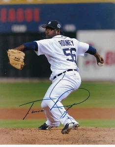 FERNANDO RODNEY DETROIT TIGERS ACTION SIGNED 8x10 - Picture 1 of 1