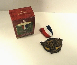 Hallmark Together We Serve 2000 Decoration Des Fetes Ornament - Picture 1 of 4