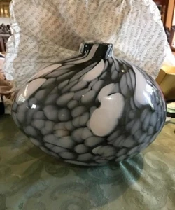 Kosta Boda Art Glass Ann Wahlstrom Egg Shaped Vase new w tags - Picture 1 of 9