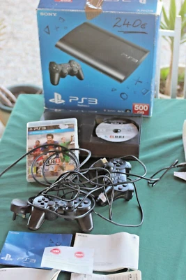 sony ps3 500gb plus FIFA 13 juego y 2 mandos enchufe Reino Unido / NO PARA EE. UU. entrega Foto 1 de 4