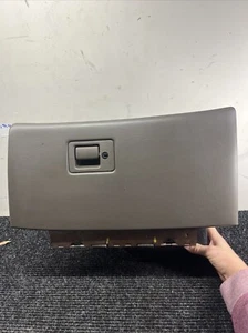 2003-2005 Grand Marquis Crown Victoria Glove Box H Medium Parchment OEM - Bild 1 von 9