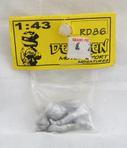 DENIZEN Motor Sport Miniatures Mechanic Holding Wheel RD86 1/43 White Metal - Picture 1 of 1