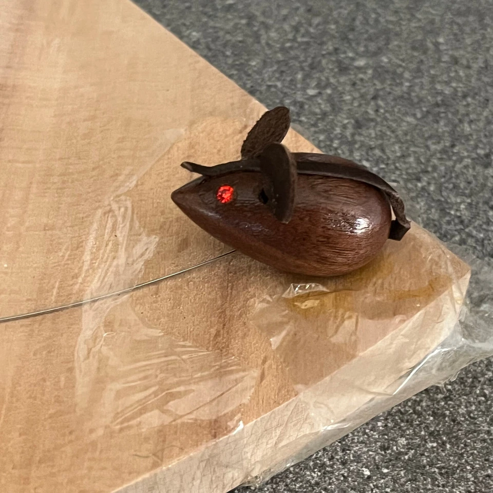 Tablero cortador de queso con ratón de alambre de corte - muy lindo Foto 1 de 4