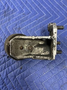 Volvo 240 244 245 B230 1229173 Left Engine Mount Bracket Frame Redblock #3188E - Picture 1 of 7