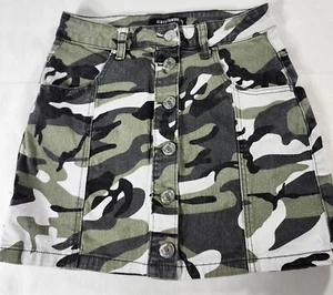 Almost Famous Minirock hoch geschnitten Camouflage Knopf grün weiß verwaschen Größe 3 - Bild 1 von 11