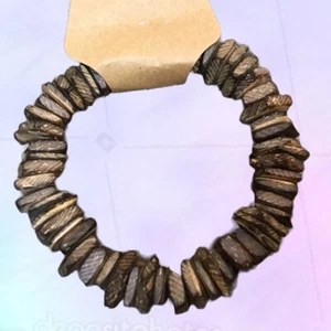 Pulsera elástica marrón chocolate oscuro con cáscara de coco diseño hippy regalo Q667 - Imagen 1 de 3
