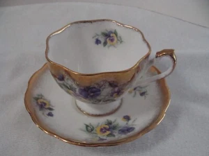 Country Gardens Stiefmütterchen Queen Anne Bone China Floral Goldrand Tasse und Untertasse - Bild 1 von 3