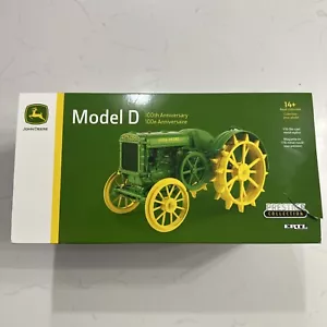 John Deere 1/16 D - 100th Anniversary Tractor-LP82791 - Picture 1 of 7