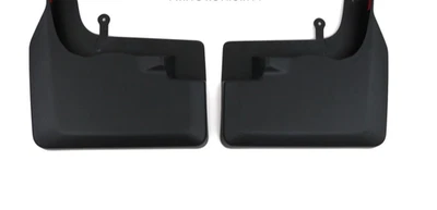 Protectores contra salpicaduras delanteros negros OEM GM 84109903 2019-2023 Chevrolet Silverado 1500 Foto 1 de 4