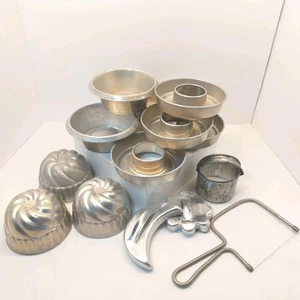 Menge 16 Vintage Aluminium Mini Jello Dosen Formen Bunt Divet Kuppel Stern Plus Extras - Bild 1 von 9