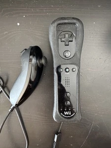 Original Nintendo Wii Remote Motion Plus Inside mit NunChuck und Hülle - Bild 1 von 1