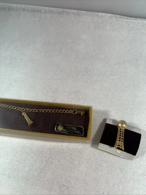 1982 Knoxville Feria Mundial Pulsera de Oro Esfera Solar Dije Colgante Nuevo + Pin Foto 1 de 4