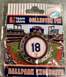 NY METS DARRYL SPILLA FRAGOLA #18 NUMERO PENSIONE 6/1/2024 CITI FIELD BASEBALL - Foto 1 di 2