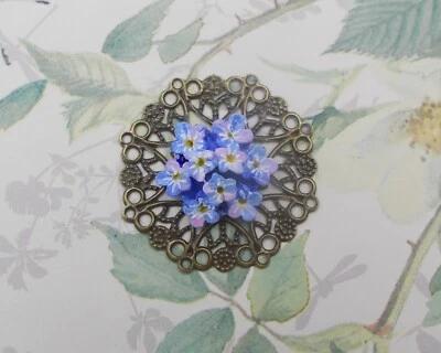 BLUE FORGET-ME-NOT POSY BROOCH Friendship Pin Masonic Lapel Pin HAND PAINTED — 第 1/4 张图片