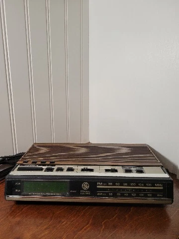 Vintage General Electric Model 7-4638A GE AM/FM Digital Alarm Clock Radio Cover