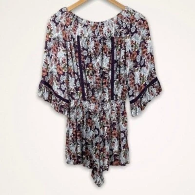 Mameluco campesino floral en crema pequeño Foto 1 de 4