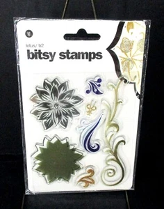 Basic Grey Bitsy Stamps, Lotus B2, Floral, Natur, Scrapbooking, Brandneu - Bild 1 von 2