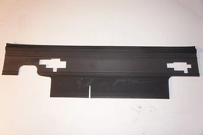 Sello de aire del radiador lateral izquierdo MOPAR OEM-04677517AA Foto 1 de 3