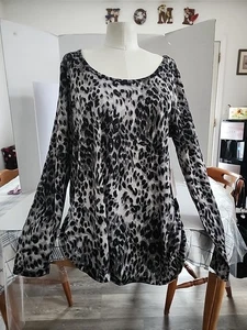 Top de mujer Lularoe Lynnae Plus manga larga talla XL gris estampado de leopardo  - Imagen 1 de 7