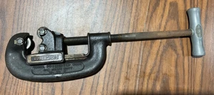 RIDGID No. 2 Heavy Duty Pipe Cutter  Ridge Tool Company 1/8" to 2" - Picture 1 of 18