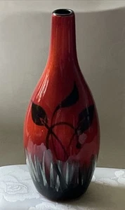 Poole Pottery bud vase from the Himalayan Poppy range. - Picture 1 of 7