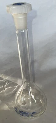 Volumetric Flask with one circular mark 100ml +/- 0.1ml Class A With Stopper - Image 1 of 4