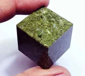 Cubo de Vesonita Verde 100% Natural Piedras Preciosas Sueltas 211,50 Ct con Regalo Gratis - Imagen 1 de 7