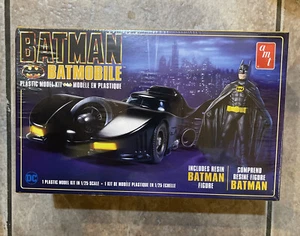  2018 AMT Batman Batmobile 1/25 Scale Plastic Model with Batman Figure SEALED  - Picture 1 of 5